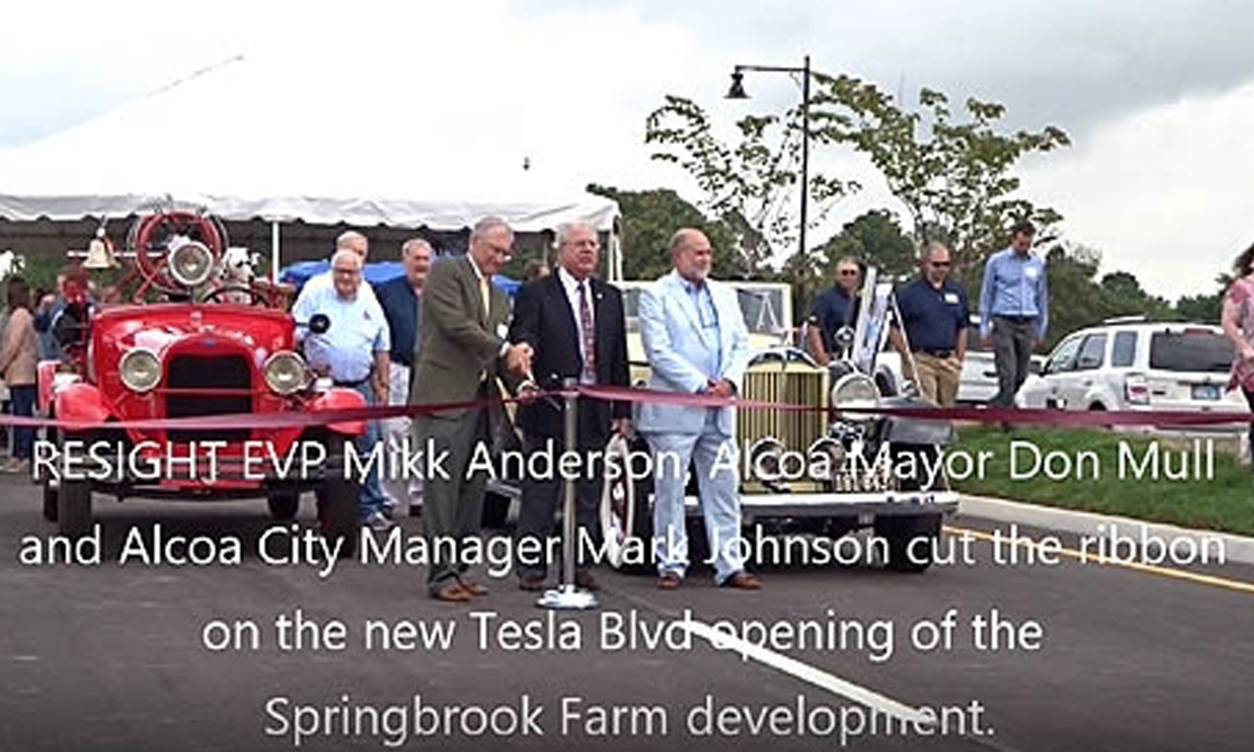 RESIGHT_Media_FeatImg_Springbrook-Ribbon-Cutting RESIGHT EVP Mikk Anderson, Alcoa Mayor Don Mull and Alcoa City Manager Mark Johnson cut the ribbon on the new Tesla Blvd opening of the Springbrook Farm Development